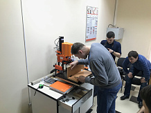 ОБУЧЕНИЕ РАБОТЕ НА СТАНКЕ MINIPRESS P ДЛЯ СОТРУДНИКОВ КОМПАНИИ «КЕДР»   