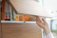 малый поворотный подъемный механизм blum aventos hk-s3 tip-on, 680-1520 заглушки серого цвета 