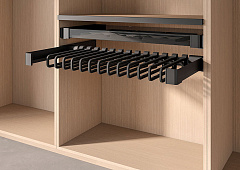 комплект держатель для брюк/юбок выдвижной 450 мм, конеро w 410-470 мм, d 475 мм,5 вешалок,черный