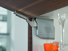 малый поворотный подъемный механизм blum aventos hk-s2, 400-1000 заглушки серого цвета